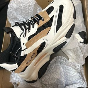 Steve Madden Sneakers